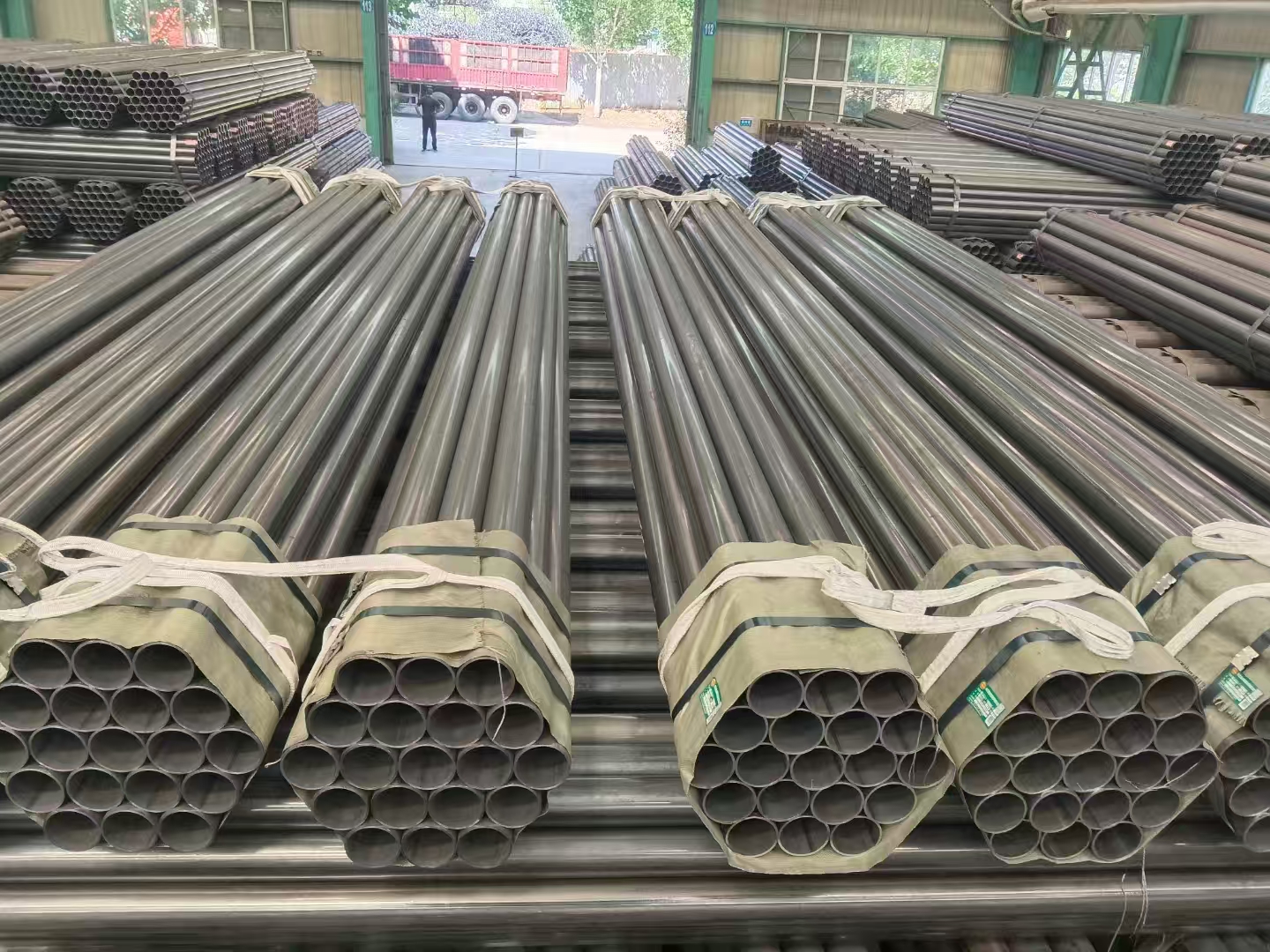 ଷ୍ଟିଲ୍ ୨୦ ୱେଲ୍ଡିଂ ଷ୍ଟିଲ୍ ପାଇପ୍