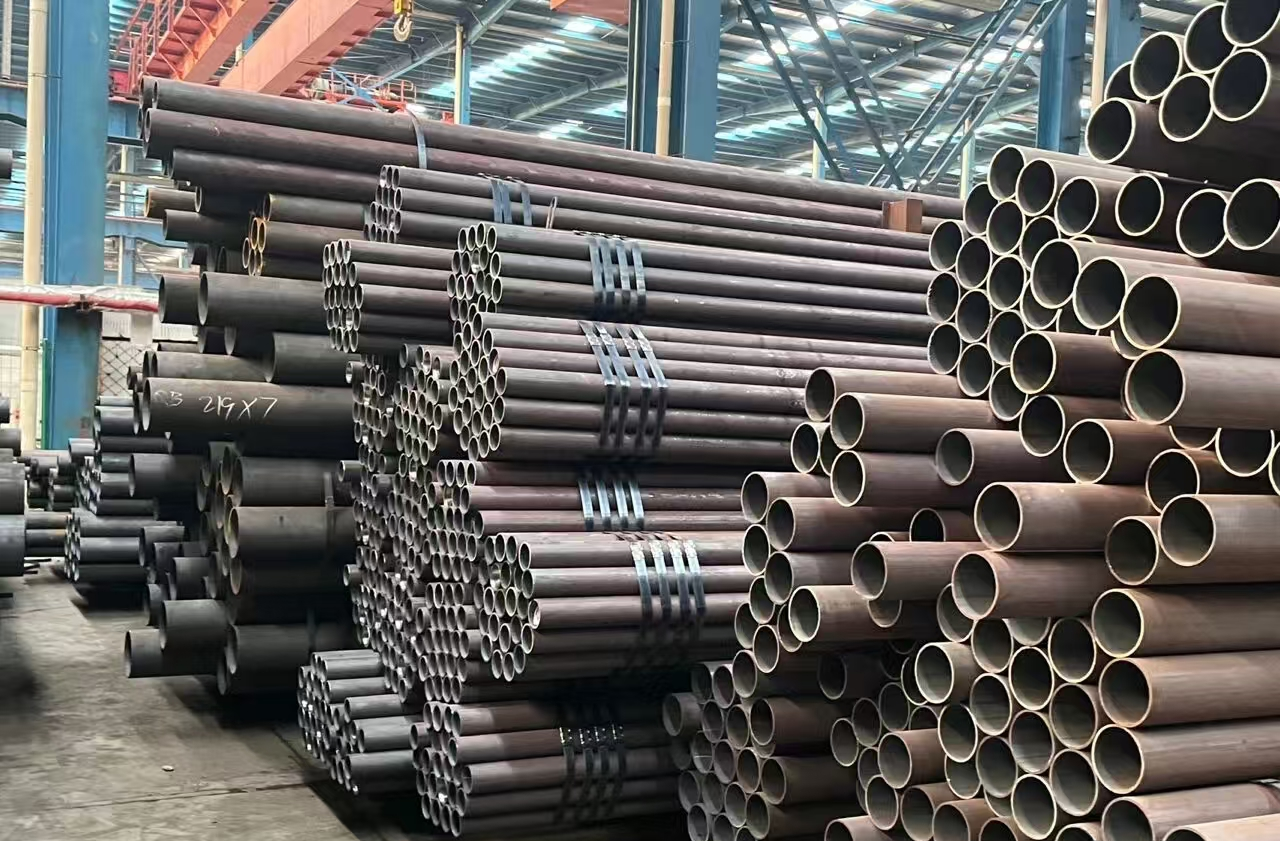 Seamless vs Welded Steel Pipes2